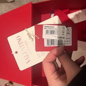 New!! Valentino crossbody bag!100% authentic!welcome to check with the store！